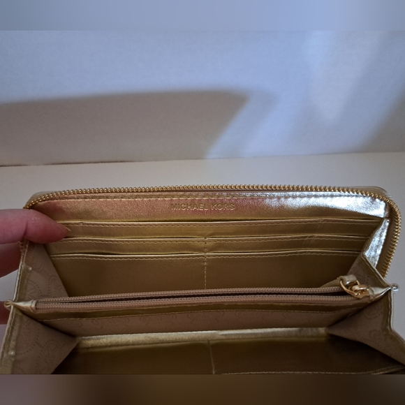 NWOT Michael kors Clutch / Wallet - Picture 6 of 7